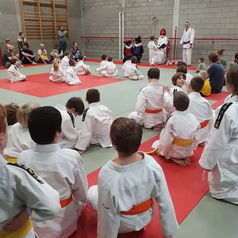 Er hangt iets in de lucht… 🤔✨ - afbeelding 1