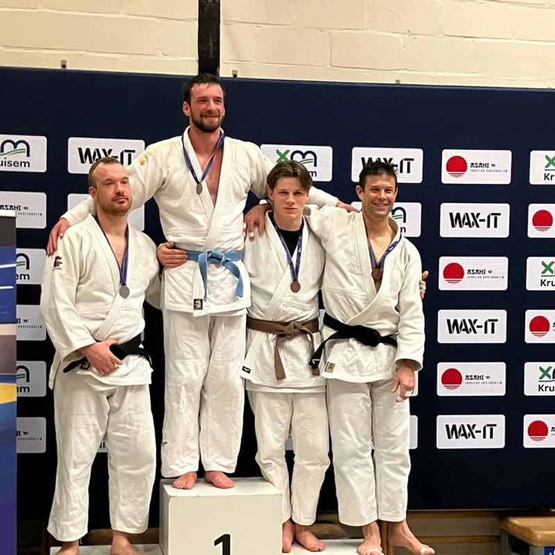 Het weer was alvast veelbelovend op de eerste lentedag (21 maart). Dat hadden onze 2 deelnemers aan het Provinciaal Kampioenschap voor senioren ook gemerkt. Louis en Mattis, beiden nog U21 namen deel aan dit kampioenschap. - afbeelding 1