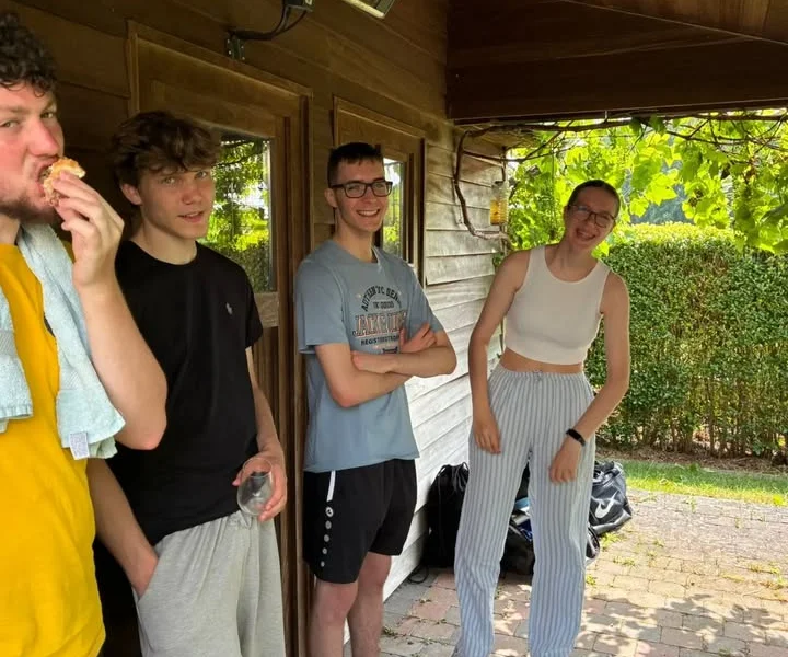 Afgelopen zondag sloten we ons judoseizoen af, met toch een beetje spijt in het hart. Wat hebben we er samen een fantastisch jaar van gemaakt! We hebben genoten van elke training, wedstrijd en activiteit, en kijken nu al uit naar nog vele mooie jaren samen. - afbeelding 6